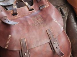 Признаки поддельной сумки, как определить реплику от оригинала